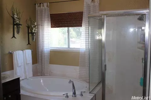 805 Shasta Ave, Modesto, CA 95358 photo 3