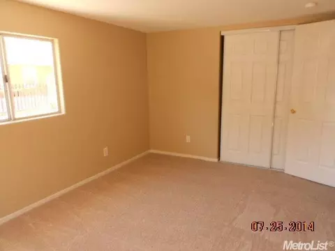 624 Myrtle Ave, Galt, CA 95632 photo 3
