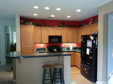 2390 Trellis Ln, Turlock, CA 95382 photo 4