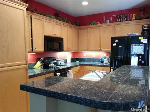 2390 Trellis Ln, Turlock, CA 95382 photo 3