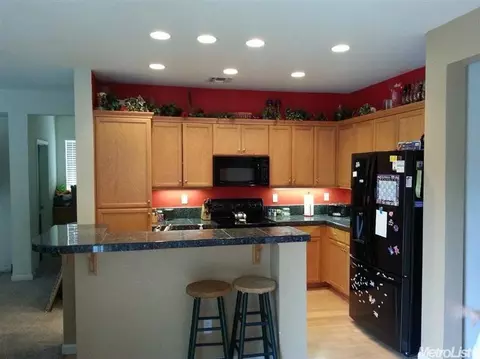 2390 Trellis Ln, Turlock, CA 95382 photo 2