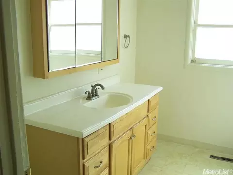 311 W 22nd, Merced, CA 95340 photo 9