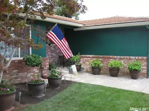 211 Vineyard Dr, Lodi, CA 95240 photo 2