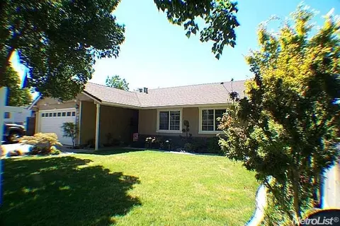 2512 Stoneridge Dr, Modesto, CA 95355 photo 1