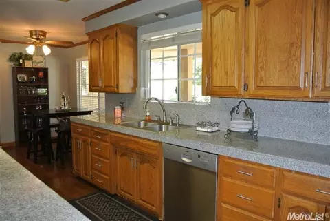 2356 Cabrillo Cir, Lodi, CA 95242 photo 2