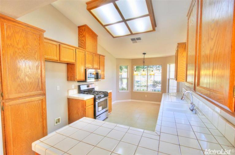 14430 Pine Valley Dr, Lathrop, CA 95330 photo 2