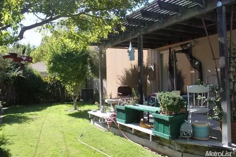 718 W Pine St, Lodi, CA 95240 photo 4