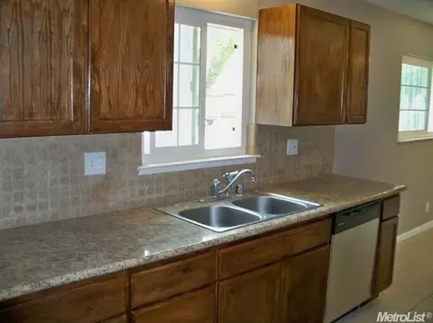 2243 Nystrom Ave, Modesto, CA 95355 photo 4