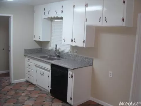 217 Dove Ct, Modesto, CA 95350 photo 3