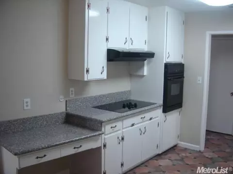 217 Dove Ct, Modesto, CA 95350 photo 2