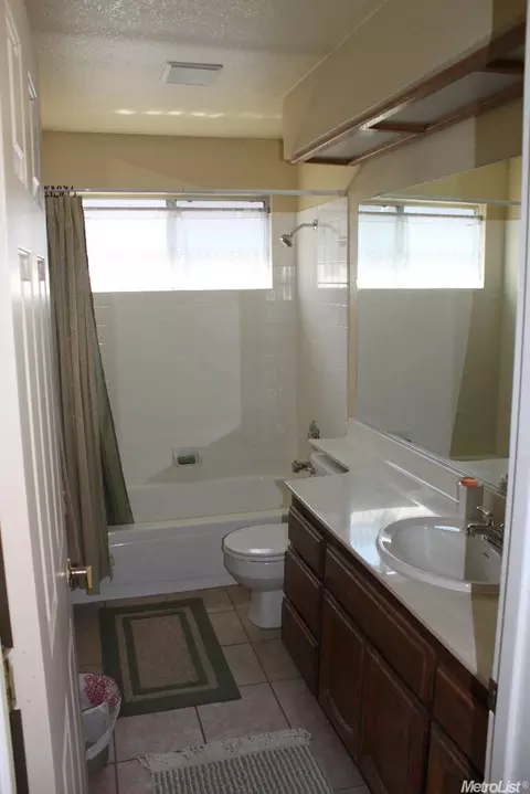 1380 Divine Ln, Tracy, CA 95376 photo 4