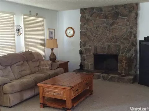 242 Oregon St, Ripon, CA 95366 photo 4