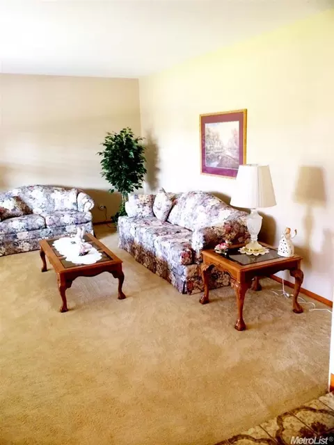 635 Meredith Ave, Gustine, CA 95322 photo 5