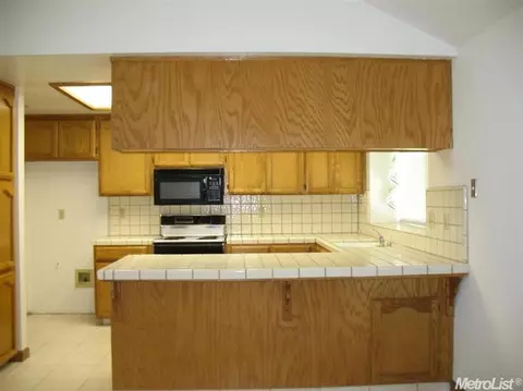1300 Edwin Ct, Modesto, CA 95355 photo 8
