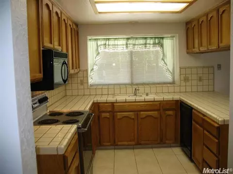 1300 Edwin Ct, Modesto, CA 95355 photo 2