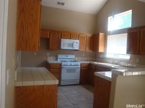 1106 Aristocrat Dr, Ceres, CA 95307 photo 7