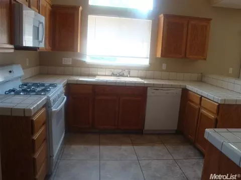 1106 Aristocrat Dr, Ceres, CA 95307 photo 8