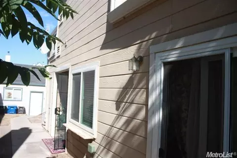 426 E Golf Cir, Manteca, CA 95337 photo 2