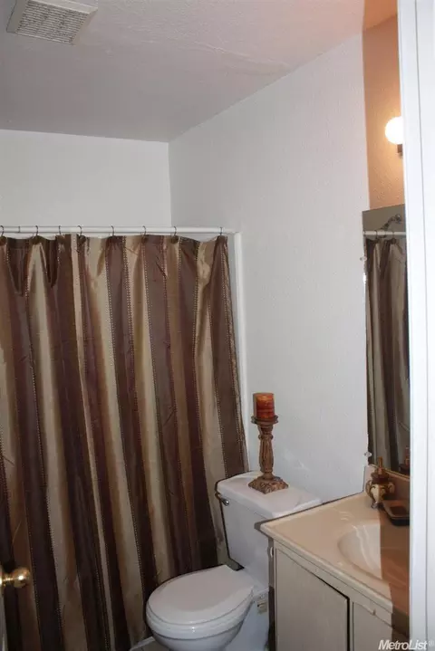 426 E Golf Cir, Manteca, CA 95337 photo 8