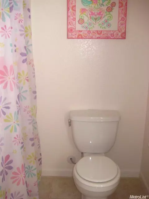 680 Town, Lathrop, CA 95330 photo 9