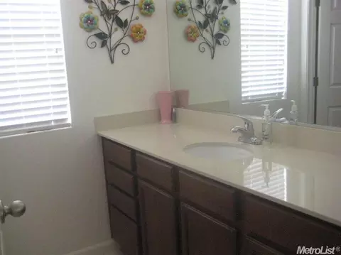 680 Town, Lathrop, CA 95330 photo 10