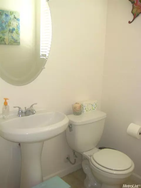 680 Town, Lathrop, CA 95330 photo 15
