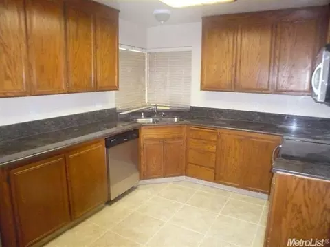 717 Lawn Ct, Tracy, CA 95376 photo 4