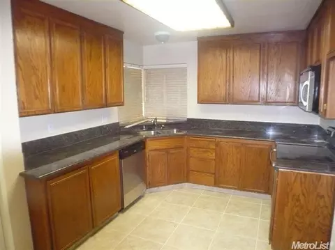 717 Lawn Ct, Tracy, CA 95376 photo 3