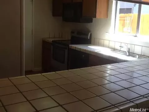 1861 Earl Way, Tracy, CA 95376 photo 4