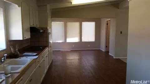 336 S Powers Ave, Manteca, CA 95336 photo 4