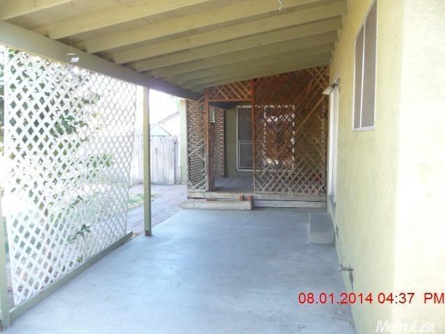 912 Ebbetts Ave, Manteca, CA 95337 photo 2
