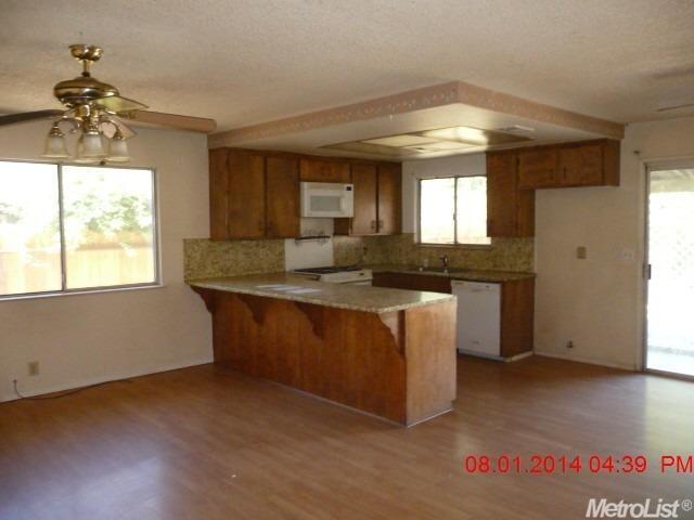 912 Ebbetts Ave, Manteca, CA 95337 photo 3