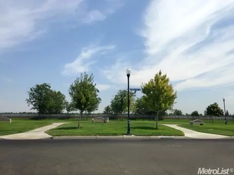 1681 E Springer Dr, Turlock, CA 95382 photo 18