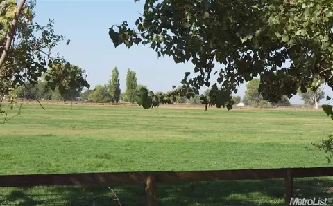 6565 24th Ave, Lemoore, CA 93245 photo 1