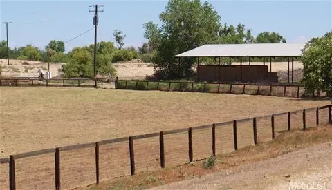 6565 24th Ave, Lemoore, CA 93245 photo 2