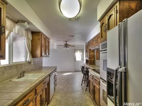 1829 Hunt Ave, Modesto, CA 95350 photo 11