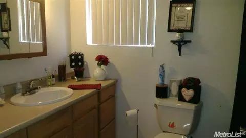 735 E Los, Los Banos, CA 93635 photo 8