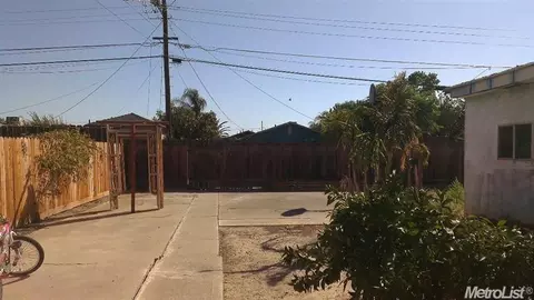 735 E Los, Los Banos, CA 93635 photo 12
