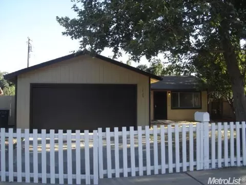1720 Radley Pl, Modesto, CA 95351 photo 2