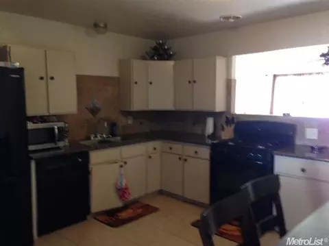 454 Chestnut, Manteca, CA 95336 photo 2