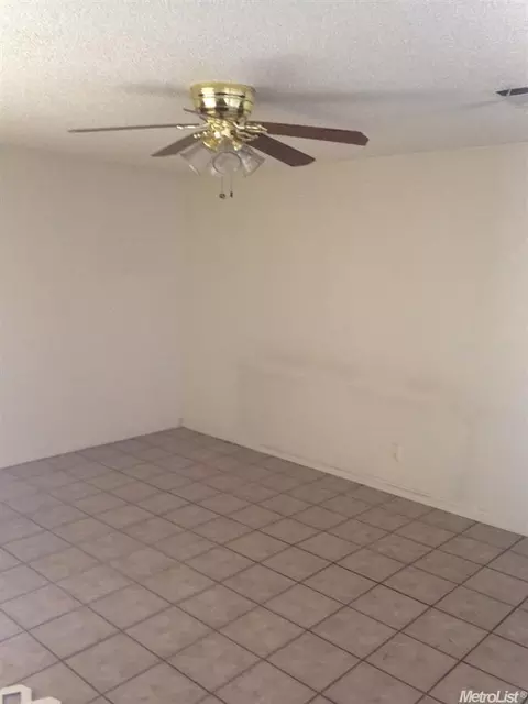 976 Saint Cyr Ct, Manteca, CA 95337 photo 4
