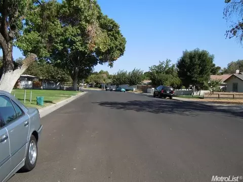 907 E St, Los Banos, CA 93635 photo 3