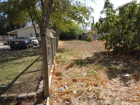 907 E St, Los Banos, CA 93635 photo 1