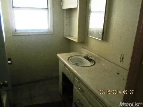944 Ramona Ave, Modesto, CA 95350 photo 9