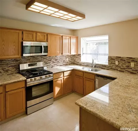 4105 Windom Ct, Modesto, CA 95356 photo 2