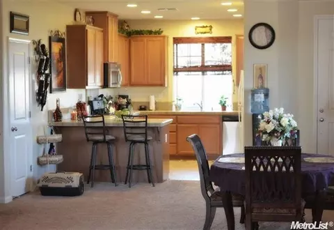 1090 Alba, Manteca, CA 95337 photo 2