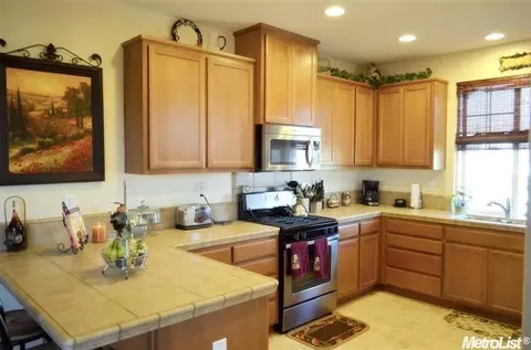 1090 Alba, Manteca, CA 95337 photo 3