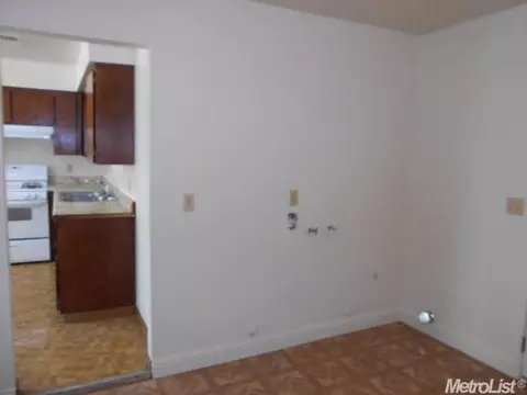 1111 E Kennedy St, Madera, CA 93638 photo 4