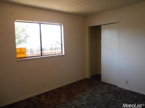 1111 E Kennedy St, Madera, CA 93638 photo 8