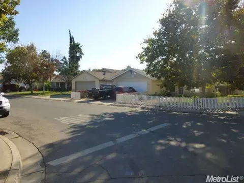 2101 Manhattan Way, Modesto, CA 95358 photo 2